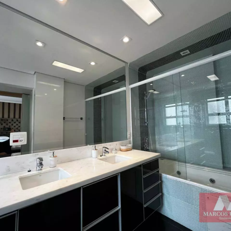 Apartamento mobiliado com 2 quartos, 185 m², à venda por R$ 1.950.000