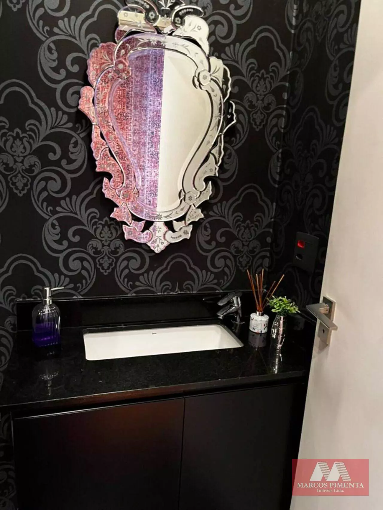 2db825fad7989749101e6127 Apartamento mobiliado com 2 quartos, 185 m², à venda por R$ 1.950.000