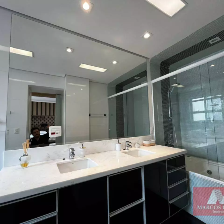 Apartamento mobiliado com 2 quartos, 185 m², à venda por R$ 1.950.000
