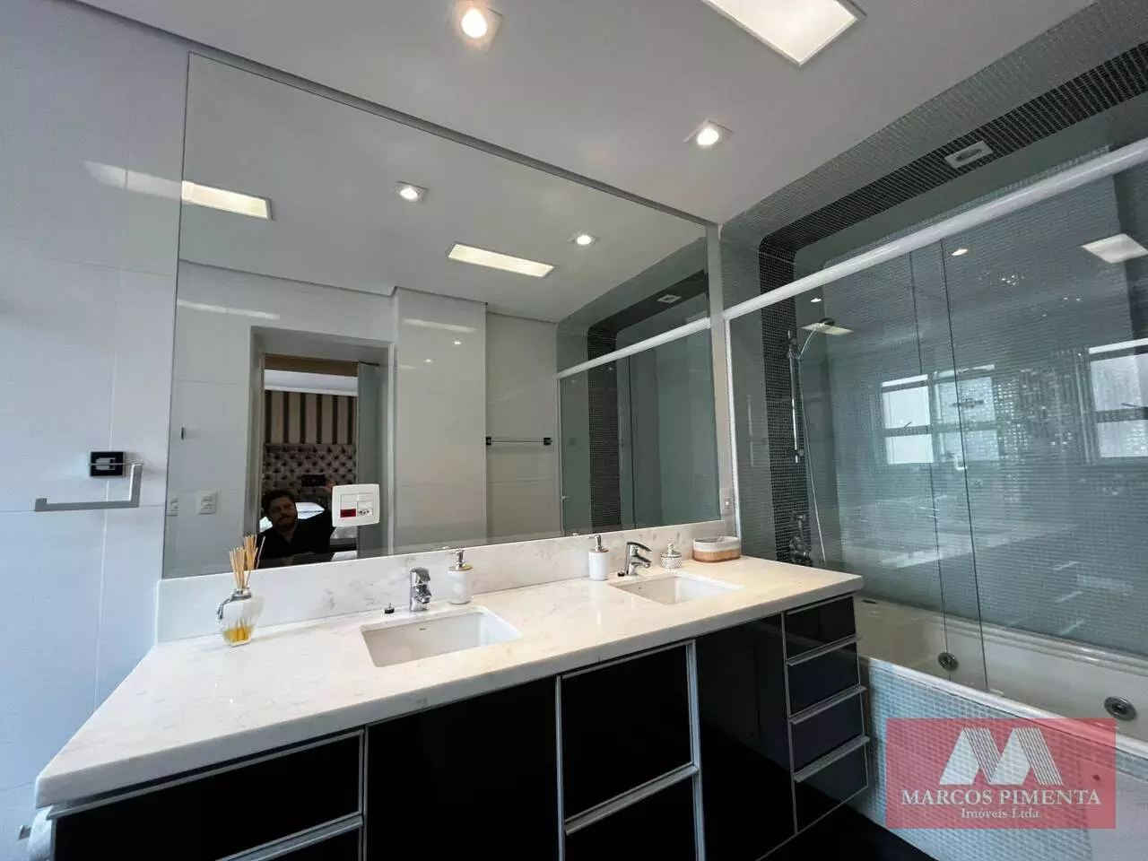 3bca009aac484194d8e2e9a0 Apartamento mobiliado com 2 quartos, 185 m², à venda por R$ 1.950.000