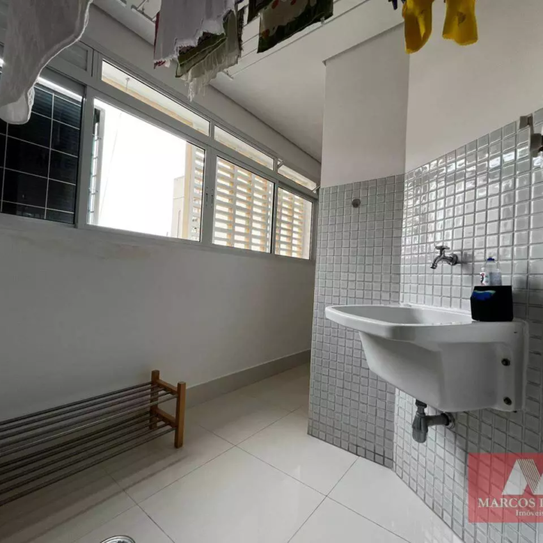 Apartamento mobiliado com 2 quartos, 185 m², à venda por R$ 1.950.000