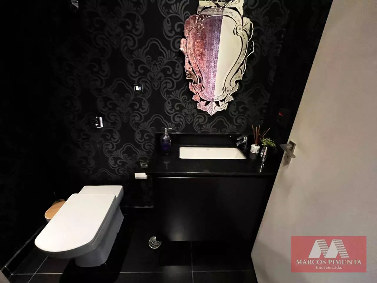 607f1c8da1b8fce601396303 Apartamento mobiliado com 2 quartos, 185 m², à venda por R$ 1.950.000