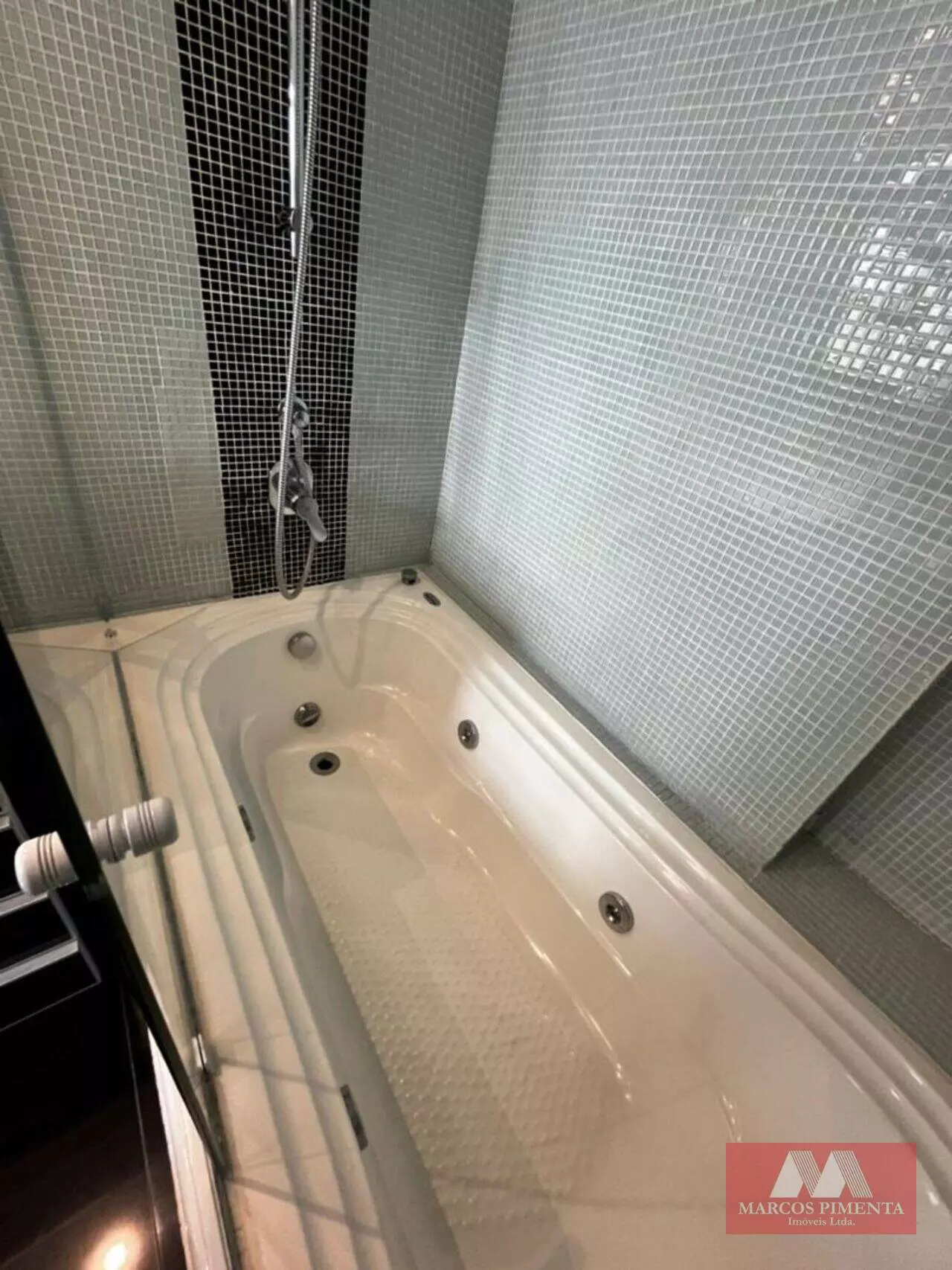 80b3a397aef0c80f6e64fa67 Apartamento mobiliado com 2 quartos, 185 m², à venda por R$ 1.950.000