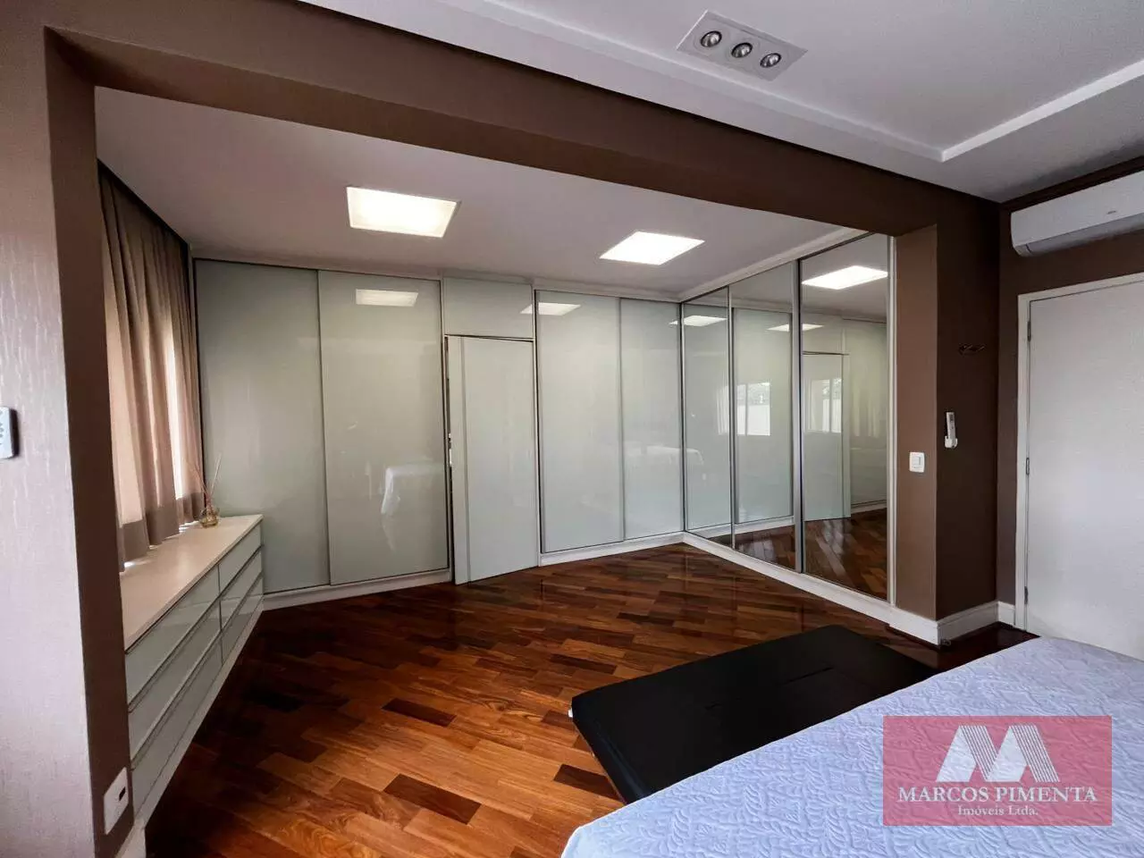 b2d2dc5dba00bff5187c9fa7 Apartamento mobiliado com 2 quartos, 185 m², à venda por R$ 1.950.000
