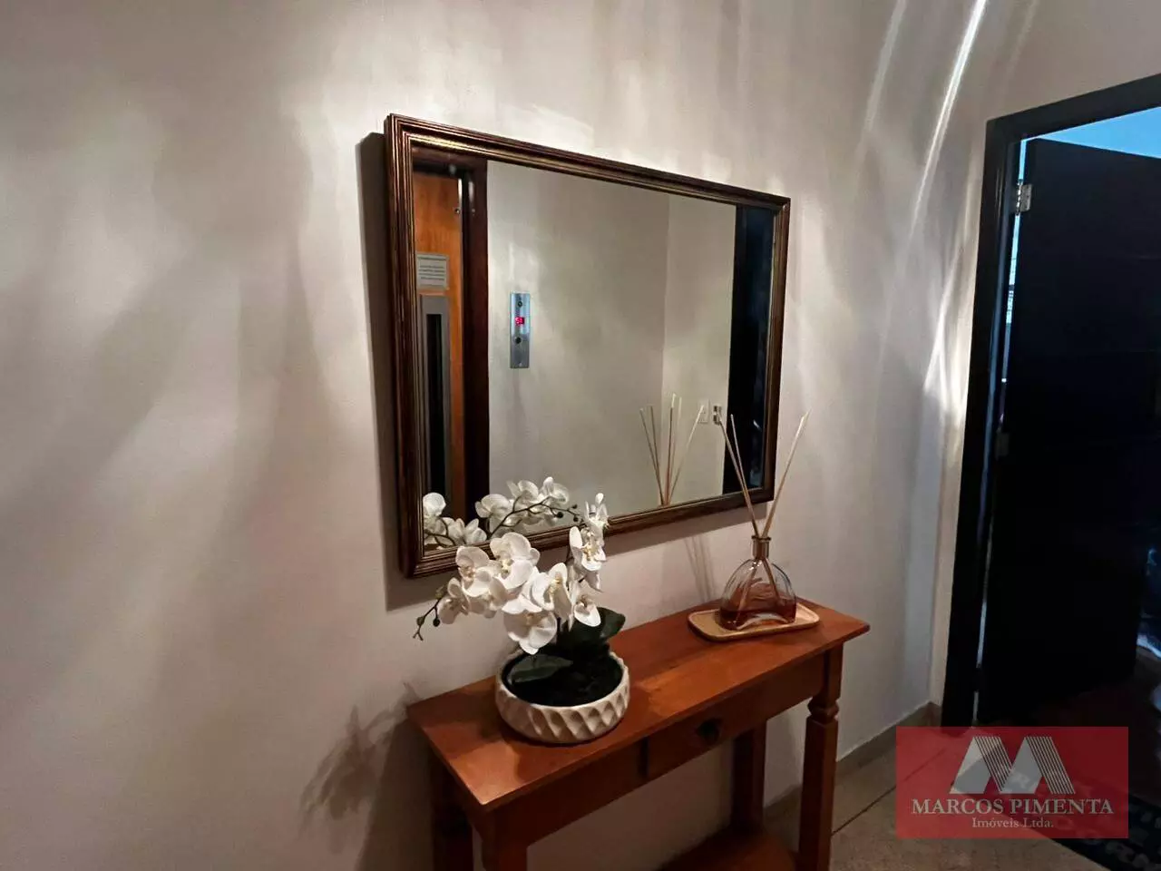 dc135edc32bce43ebce3b710 Apartamento mobiliado com 2 quartos, 185 m², à venda por R$ 1.950.000