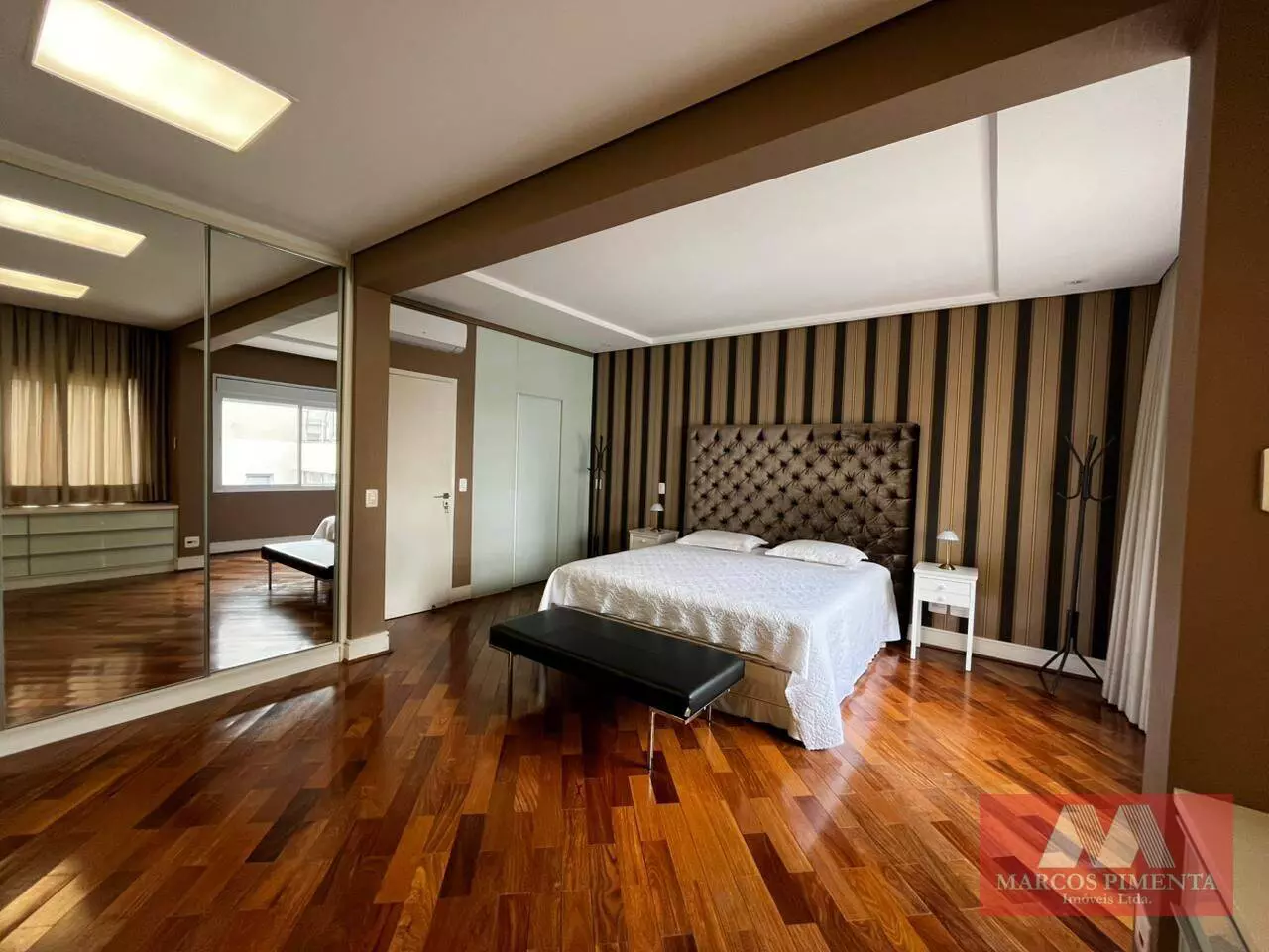 fba3edbe3d6493bfd92ffdd6 Apartamento mobiliado com 2 quartos, 185 m², à venda por R$ 1.950.000